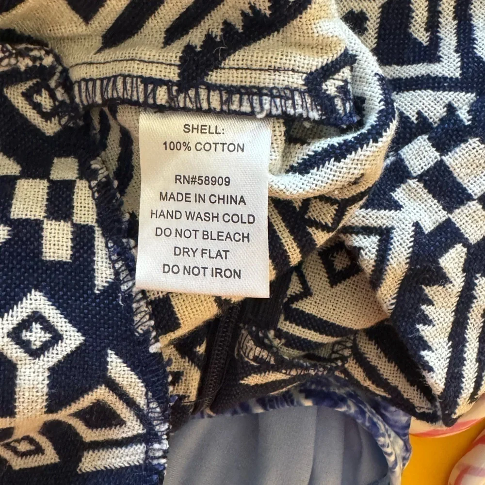 Women’s Gianni Bini dark blue & white geometric print 100% cotton shorts XS